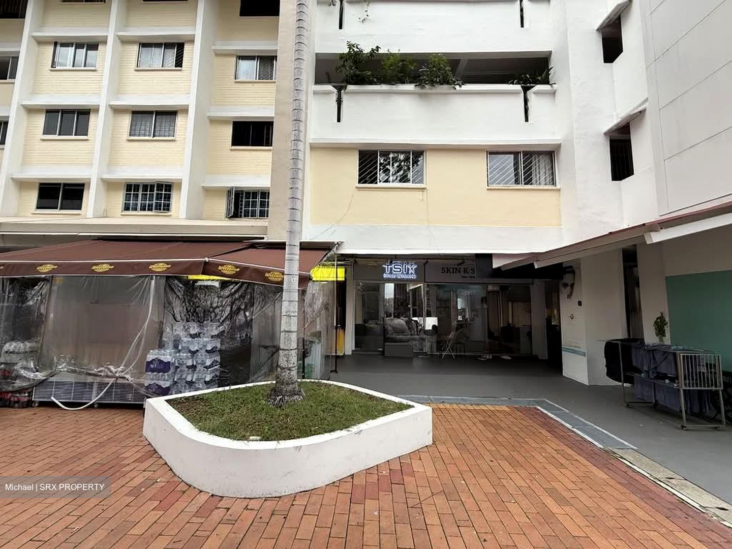 Tampines Street 21 (D18), Shop House #568010521